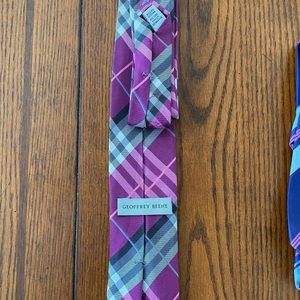 Beautiful multi color Geoffrey Beene tie